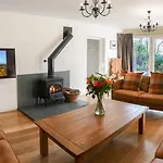 Sawmill Cottage, Water Hébergement de vacances