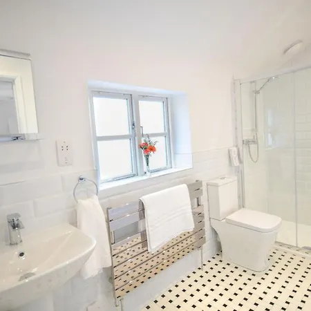 Semesterbostad Sawmill Cottage, Water *