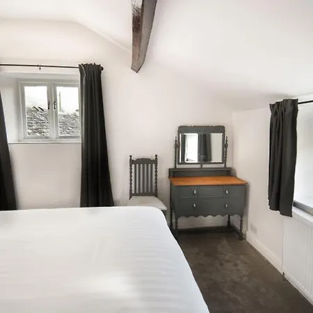 Sawmill Cottage, Water *